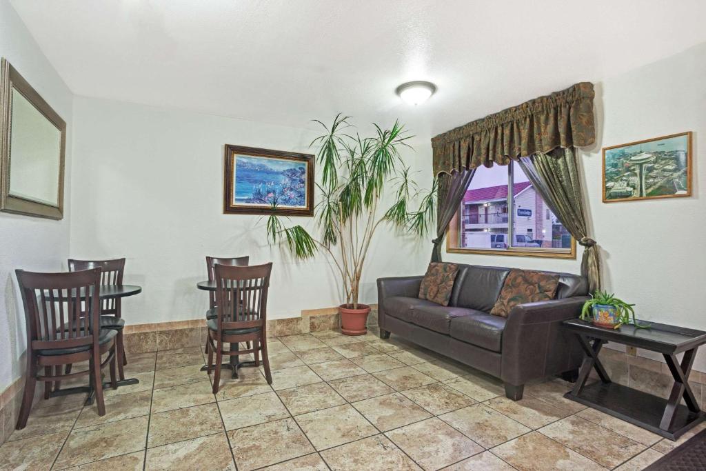 Travelodge by Wyndham Seattle North of Downtown image 8